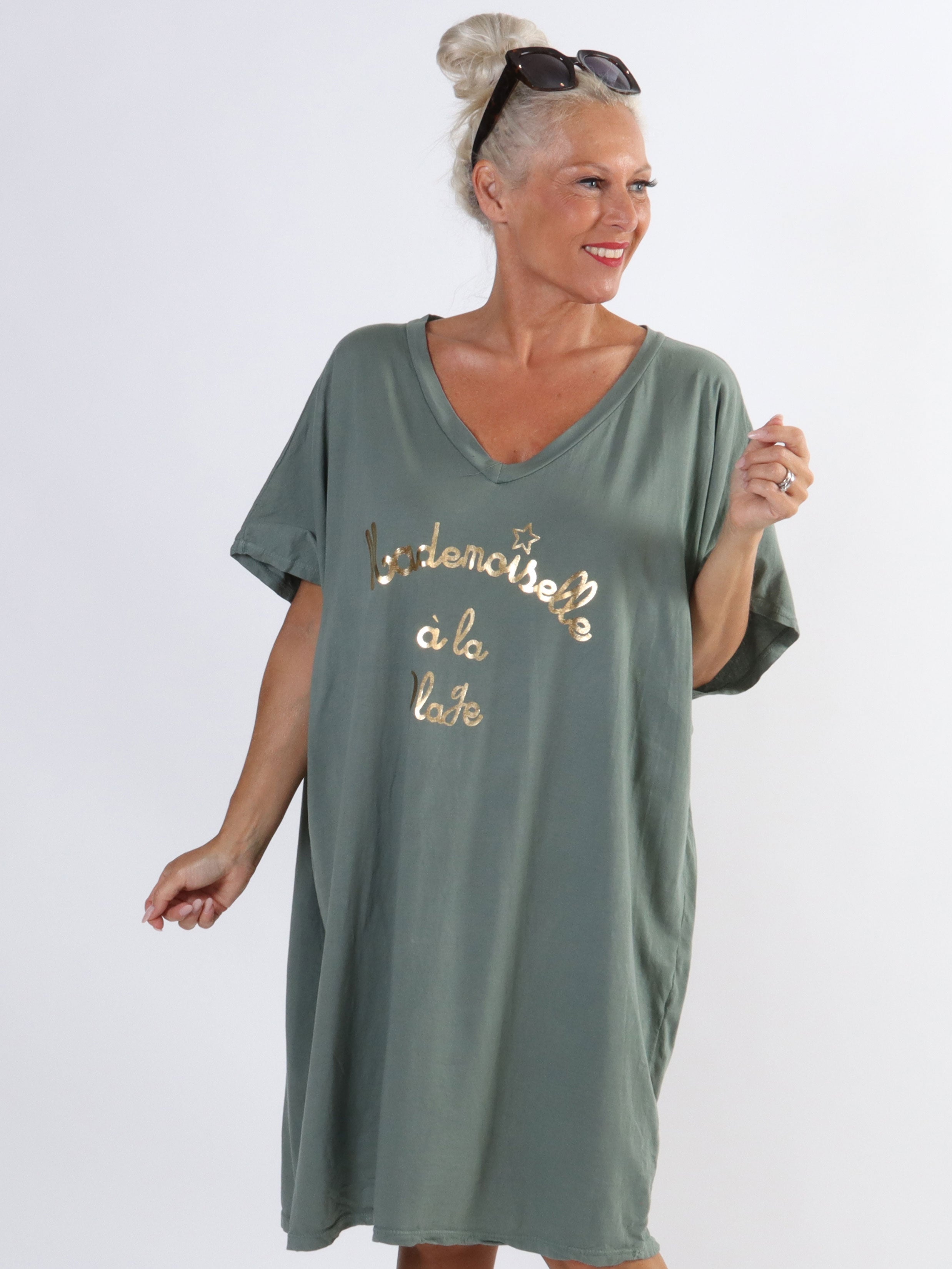 Bree - T-shirtklänning i bomull med text på framsidan - Army